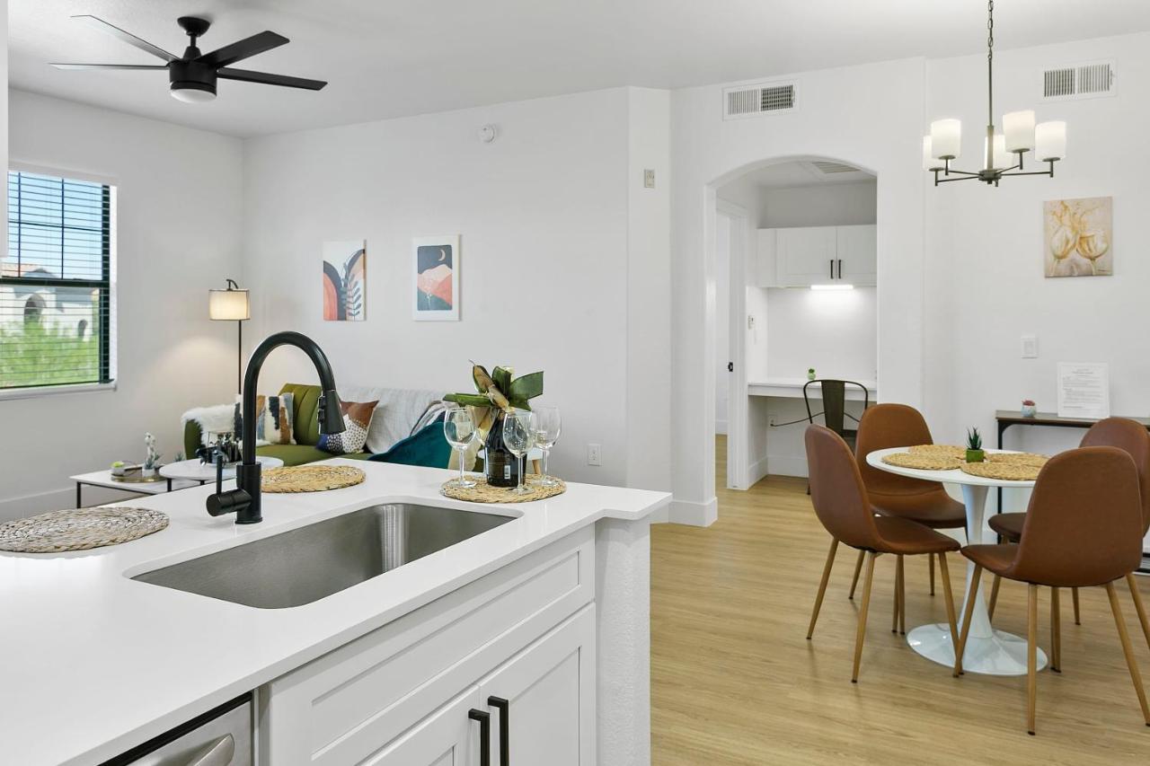Cozysuites Glendale By The Stadium With Pool 05 Exterior photo
