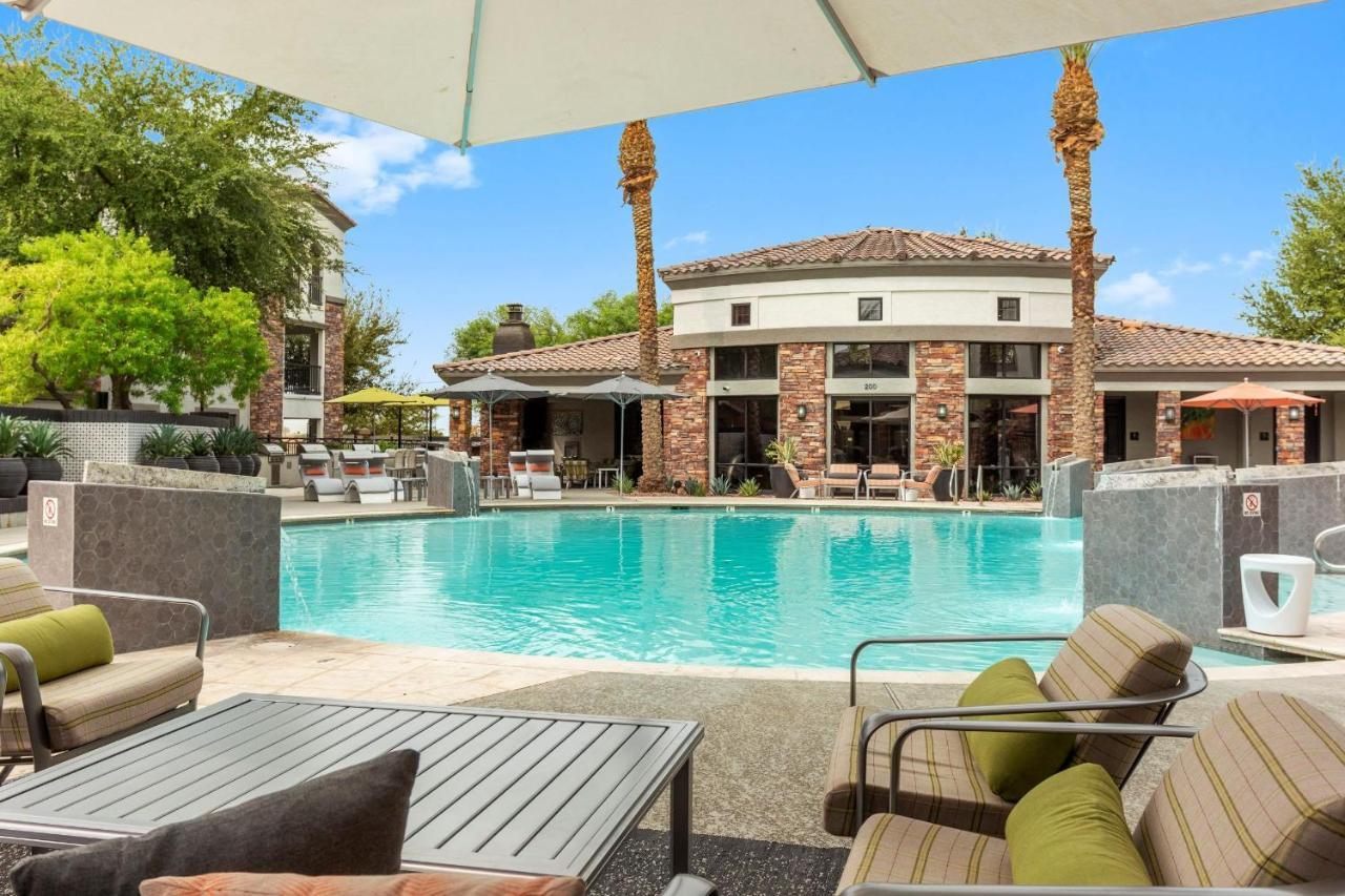 Cozysuites Glendale By The Stadium With Pool 05 Exterior photo